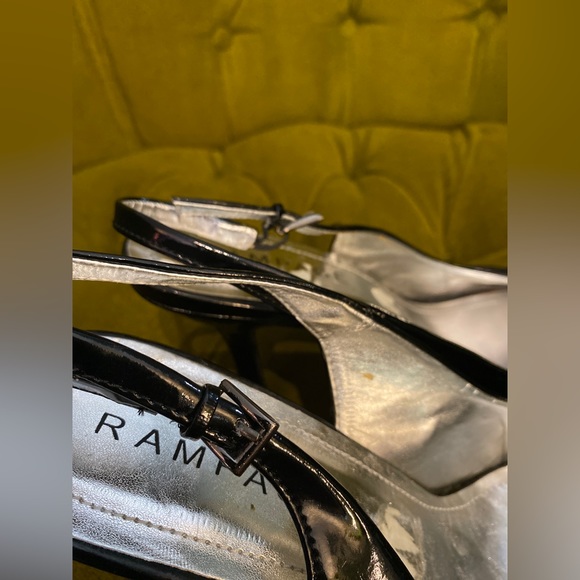 Shiny ruffle bow kitten heels. Size 10 - Picture 6 of 10